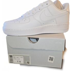 NIB Womens NIKE Air Force 1